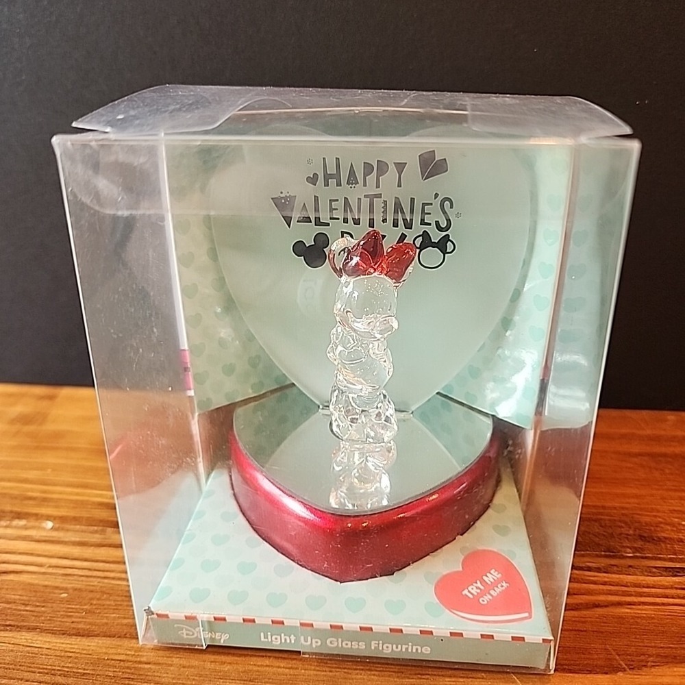 Disney Minnie Mouse Light Up Glass Figurine Valentine's‎ Day New in Box Works